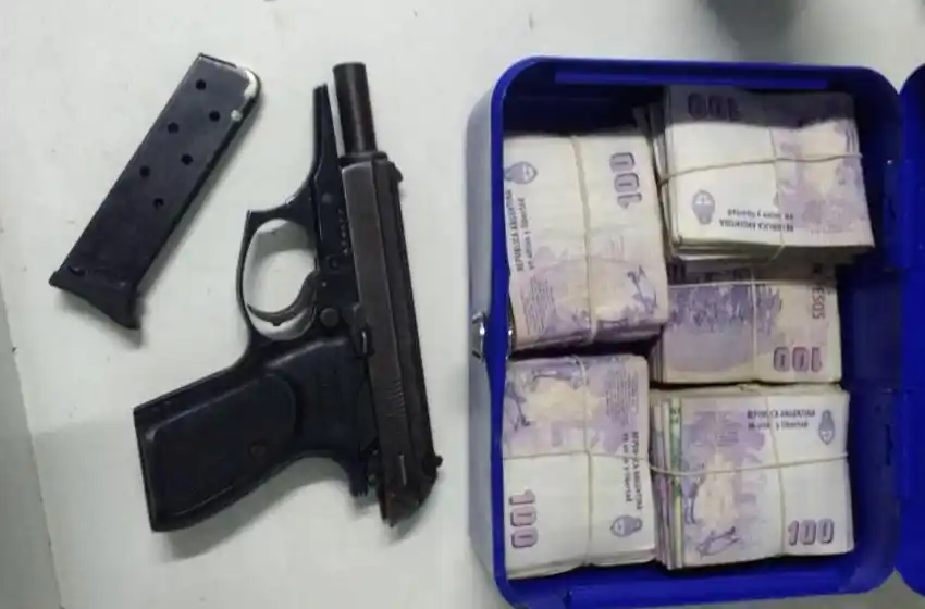 Detenido infraganti con un arma y dinero