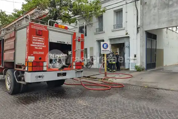 Tránsito cortado en calle Moreno por un principio de incendio, ¿qué pasó?