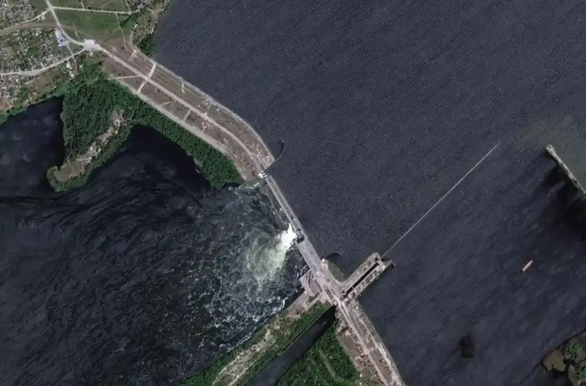 Ucrania: crece la preocupación en la central nuclear de Zaporiyia tras la destrucción de la represa de Kajovka