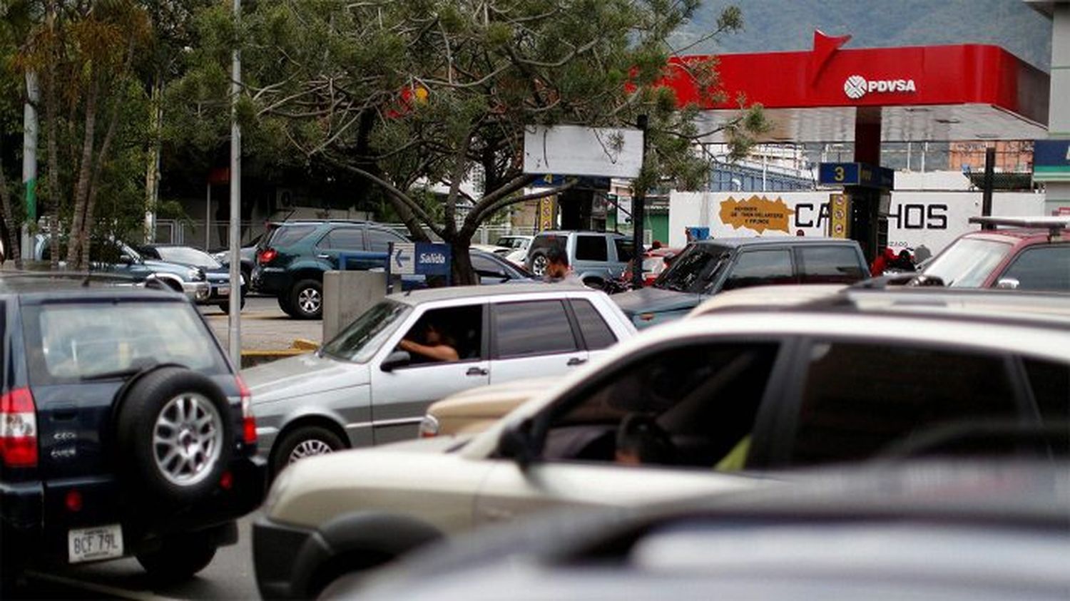 A UN AÑO DEL AUMENTO DE LA GASOLINA: persiste la escasez y paralización del transporte