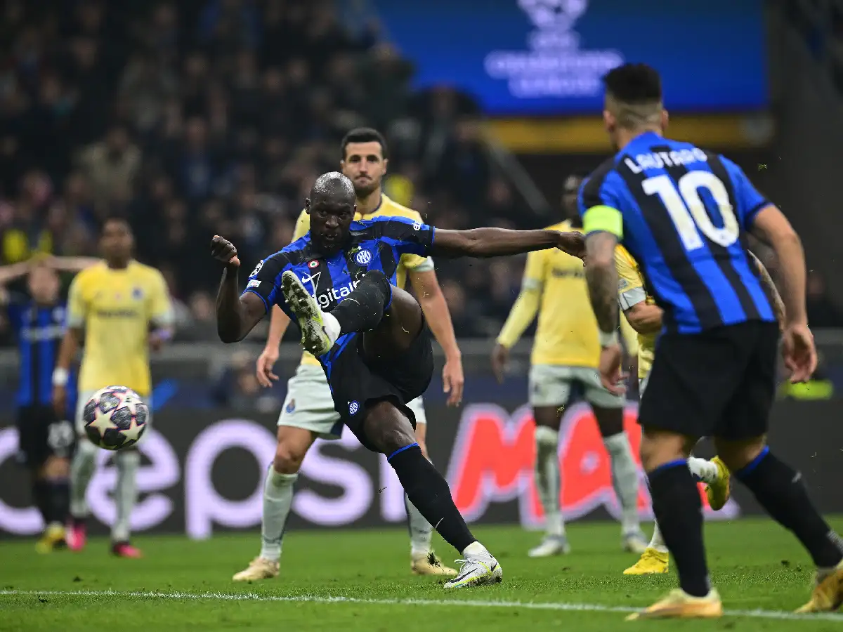 Inter venció a Porto en la ida de octavos