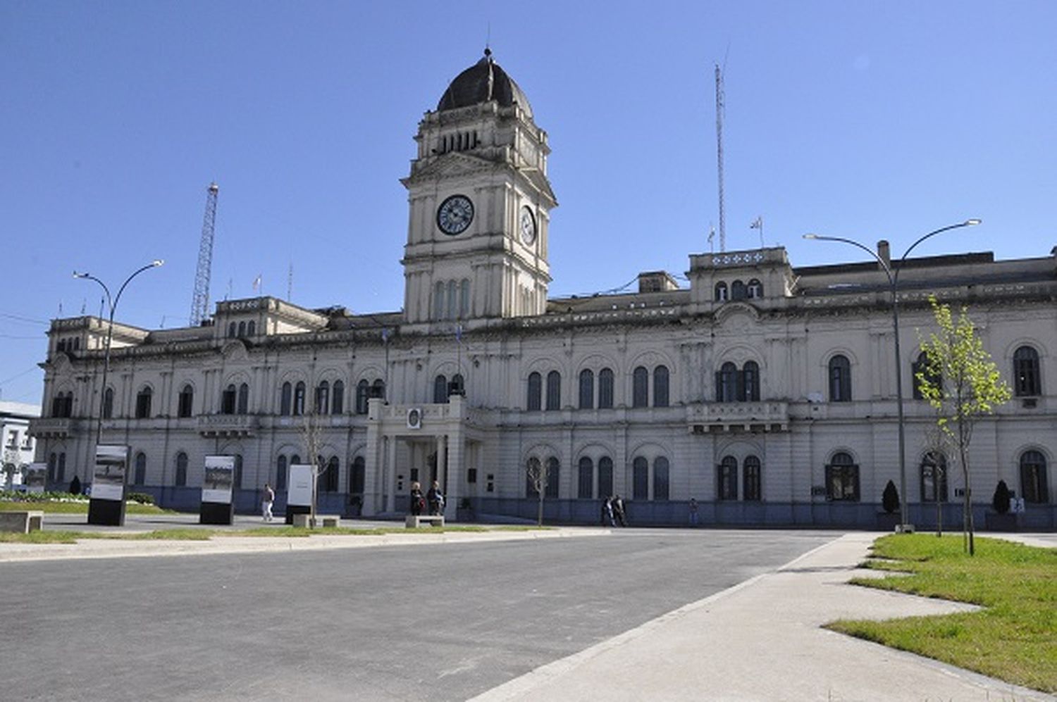 Los Diputados proponen que el acceso al Estado sea por concurso