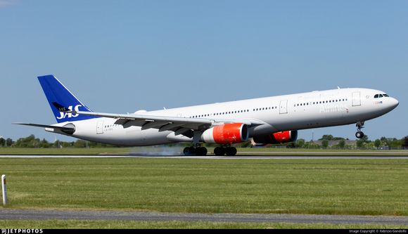 Una fuerte turbulencia provoca la parada de un motor en pleno vuelo de un A330 de SAS
