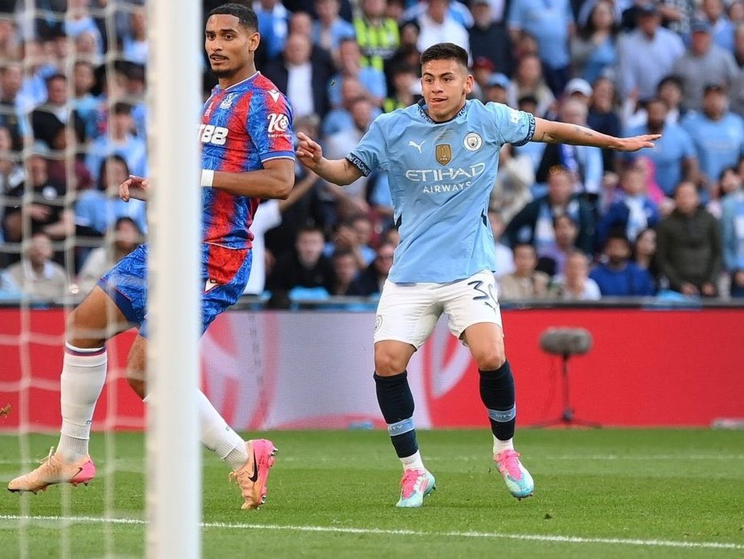 Echeverri hizo su debut con una derrota en la final de la FA Cup