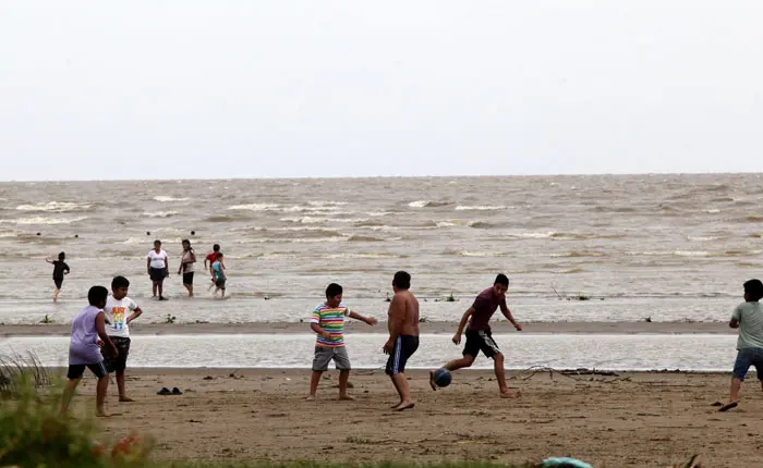 Conmoción en Berisso: Quiso rescatar a sus dos hijos en el río y murió ahogado