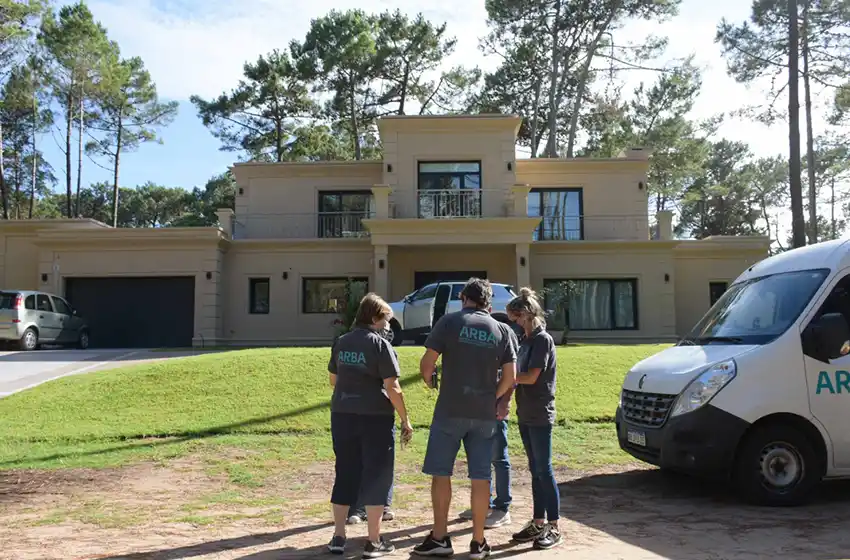 ARBA detectó en Pinamar más de 100 viviendas y 23 edificios de lujo que estaban declarados como baldíos