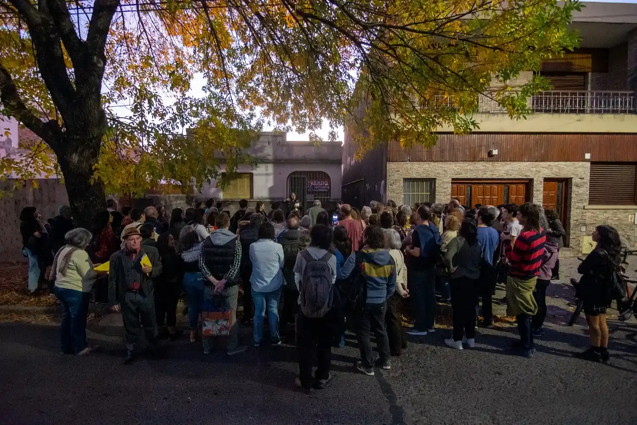 Invitan a disfrutar del recorrido literario en un barrio de artistas