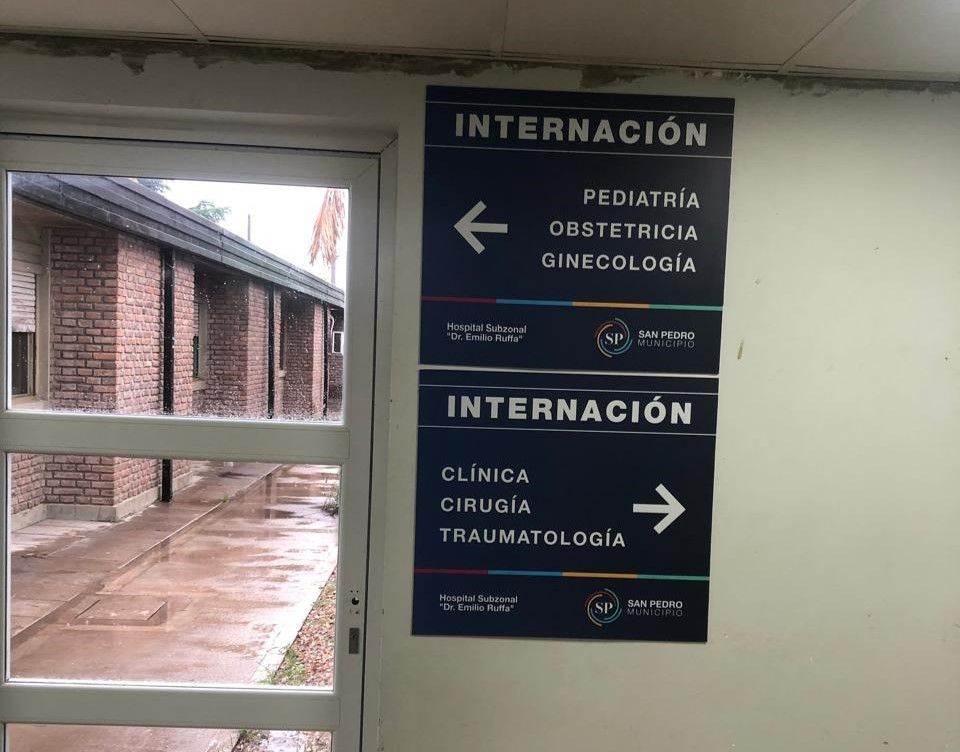 En las últimas semanas colocaron carteles indicadores con una nueva señalética en las instalaciones del Hospital Municipal Emilio Ruffa.