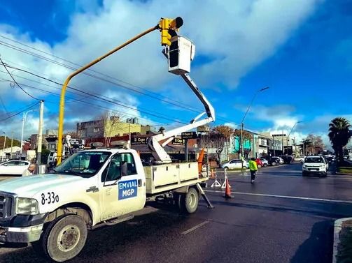 Instalaron un nuevo semáforo en una zona clave de la ciudad