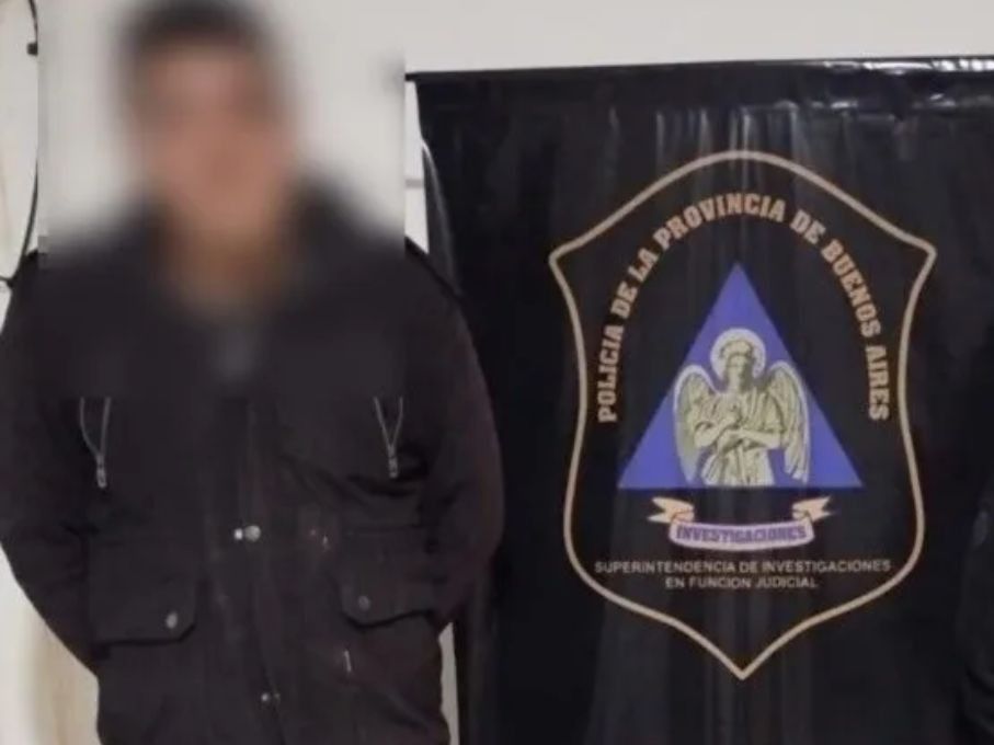 Este es el individuo que resultó aprehendido por los investigadores policiales.