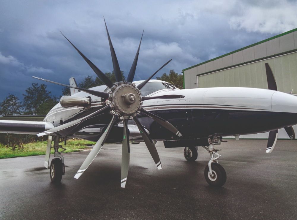 MT-Propeller concluye con éxito la primera prueba de vuelo de una hélice de once palas en un Piper Cheyenne