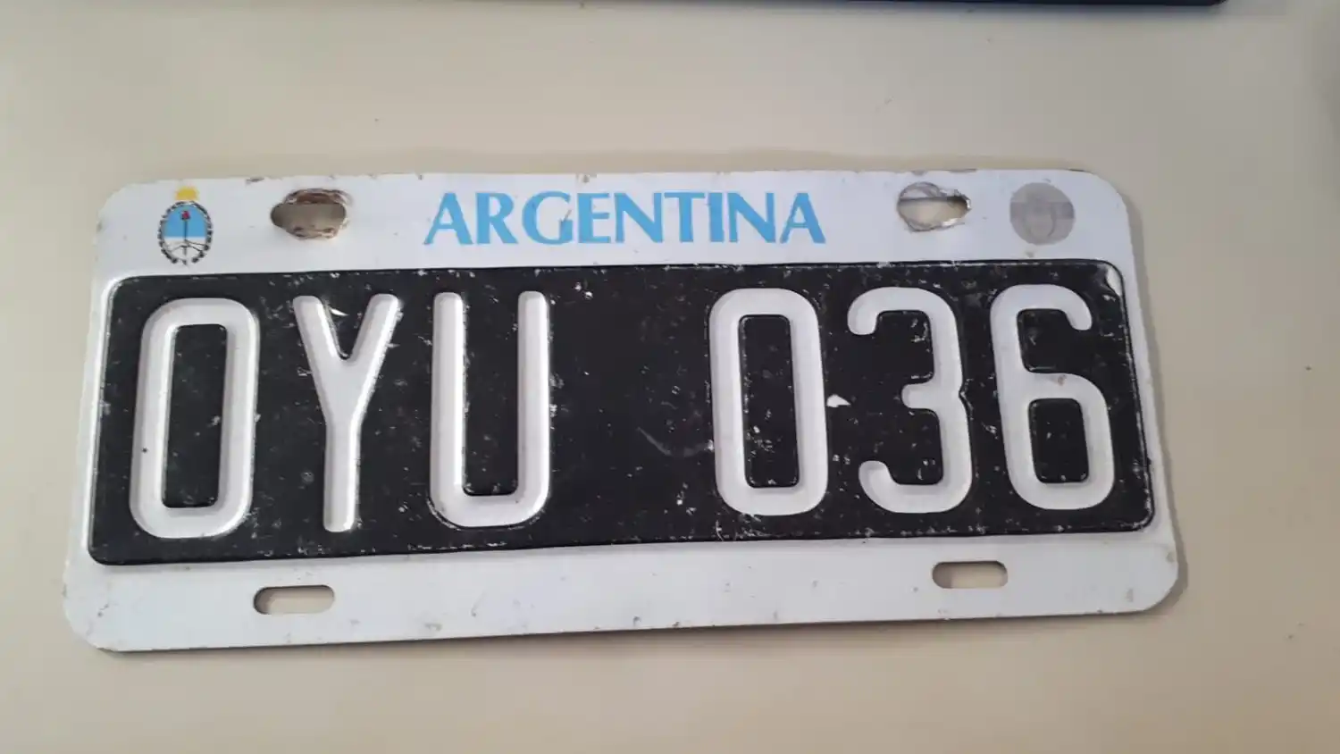Encontraron patente OYU 036