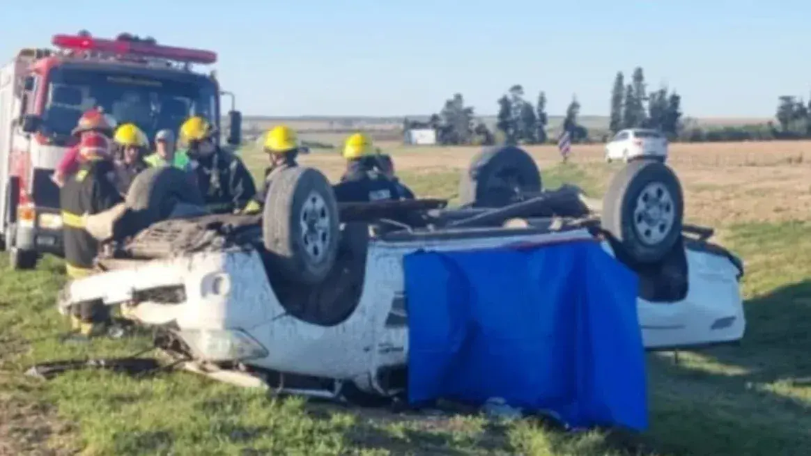 Una camioneta despistó y volcó este domingo en la Ruta Nacional 36