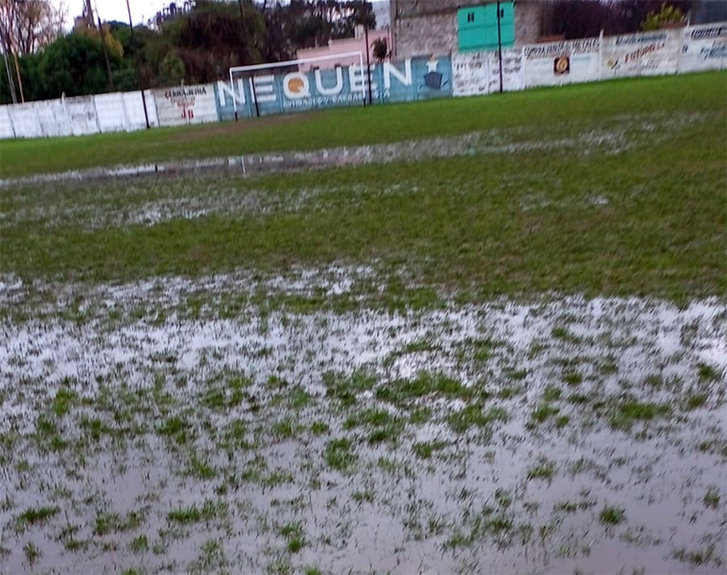 Partidos suspendidos por el agua en las canchas