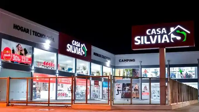 El amplio salón. De la firma comercial, en avenida 59 y calle 52