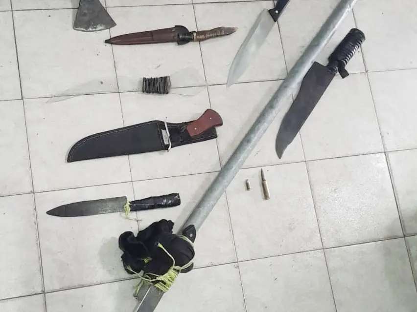 Allanamiento por amenazas: secuestraron una cuchilla y municiones