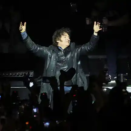 Javier Milei presentó su libro con un show en el Movistar Arena: hubo incidentes en las afueras del estadio
