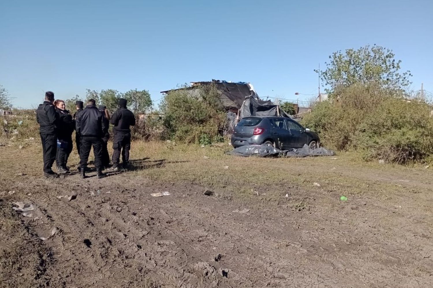 Hallaron en un descampado el auto de la periodista asaltada en barrio Roma