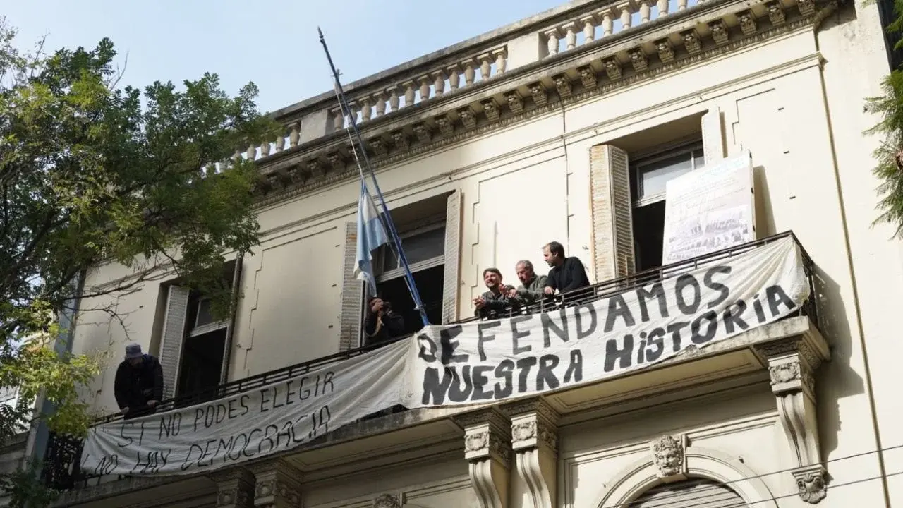 Toma del Instituto Perón