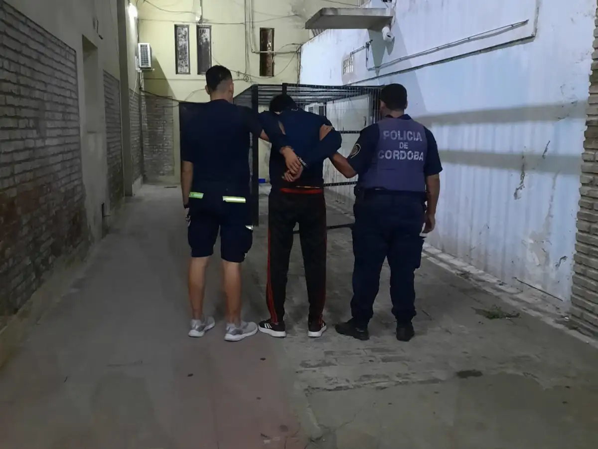 La Florida: salió al patio y se sorprendió al ver un joven con actitudes sospechosas