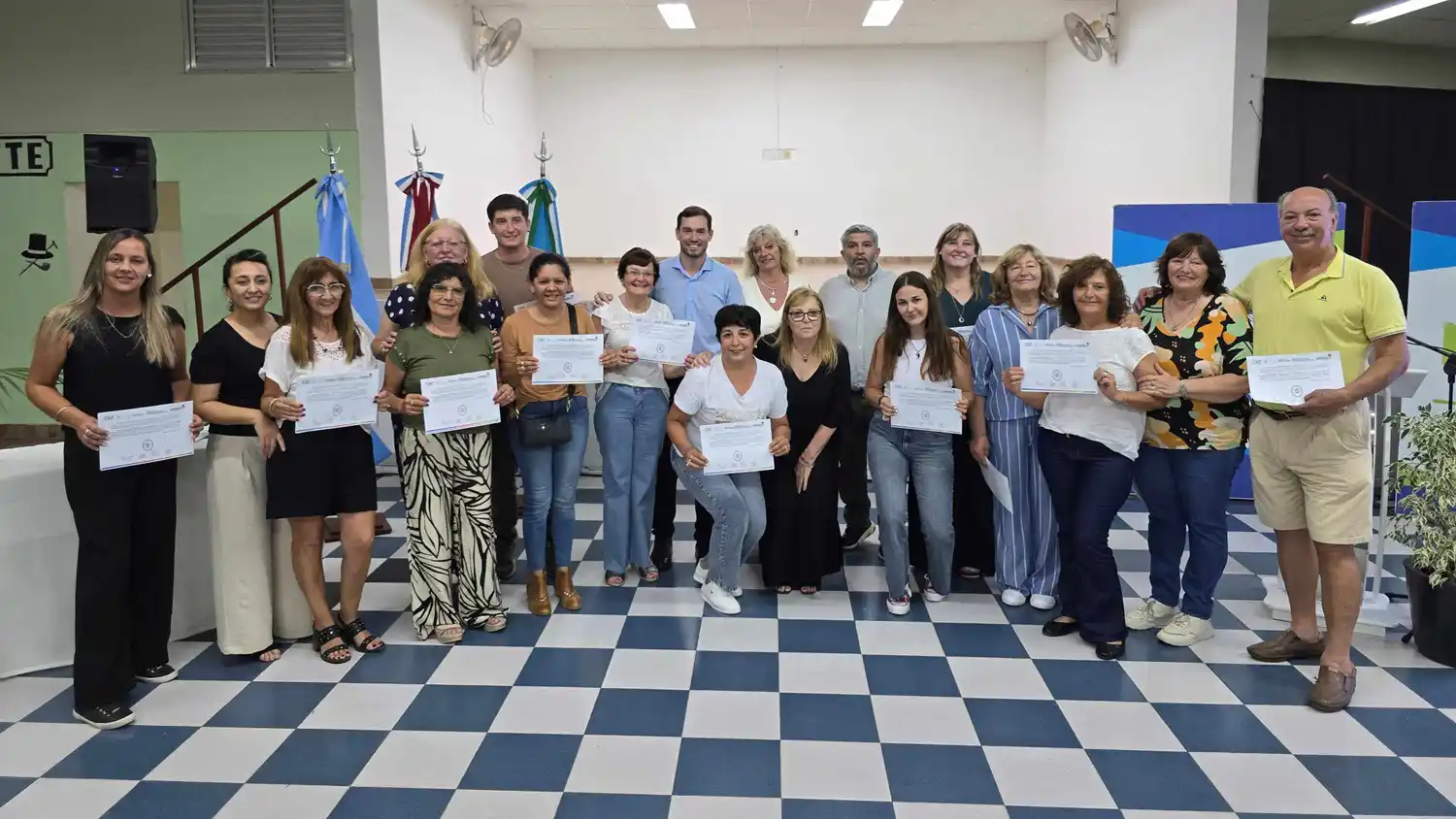 La Francia: entregaron certificados a más de 150 vecinos capacitados en 2025