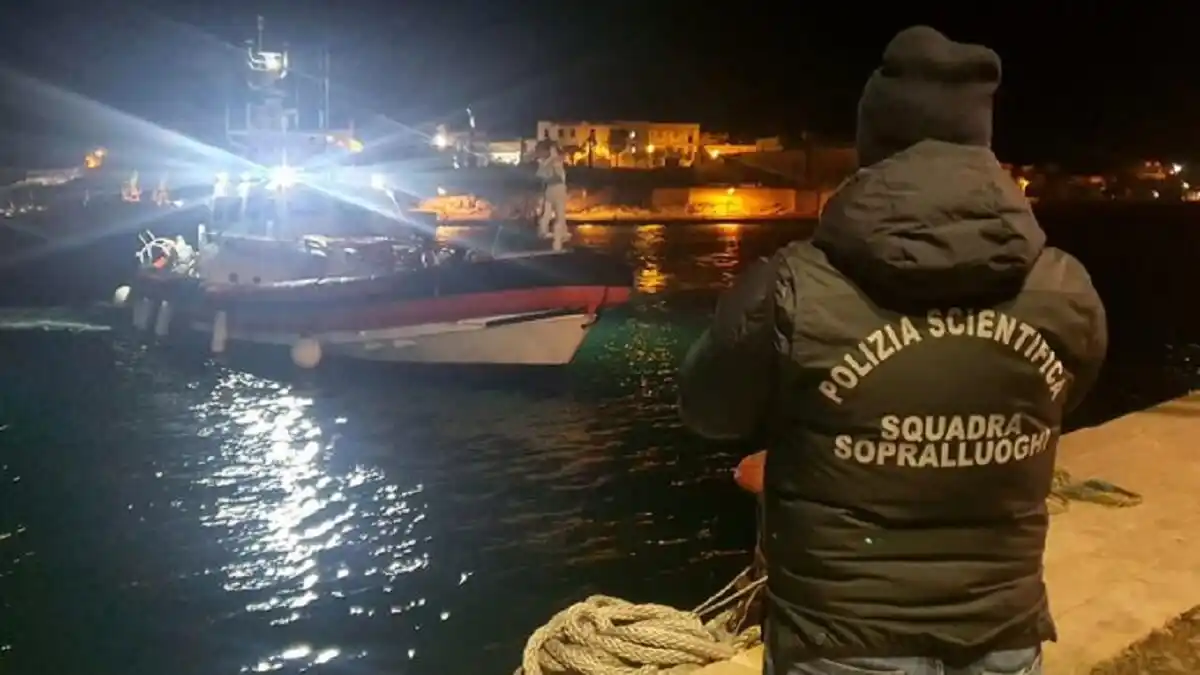¡TRÁGICO! Hallan a ocho migrantes muertos en una embarcación en el Mediterráneo