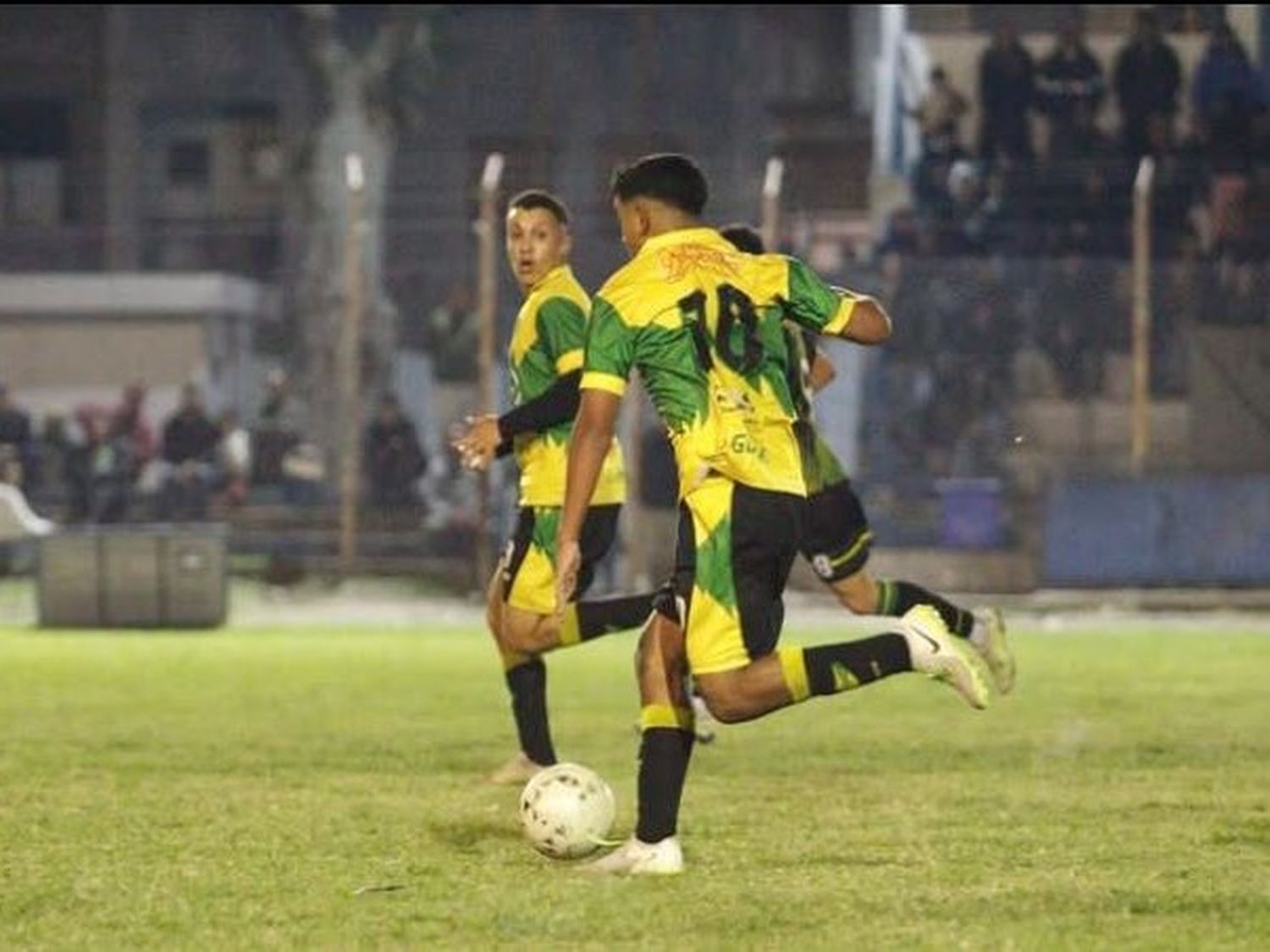 Habrá un partido desempate para definir al último clasificado a los cuartos de final de la Copa Gualeguaychú.