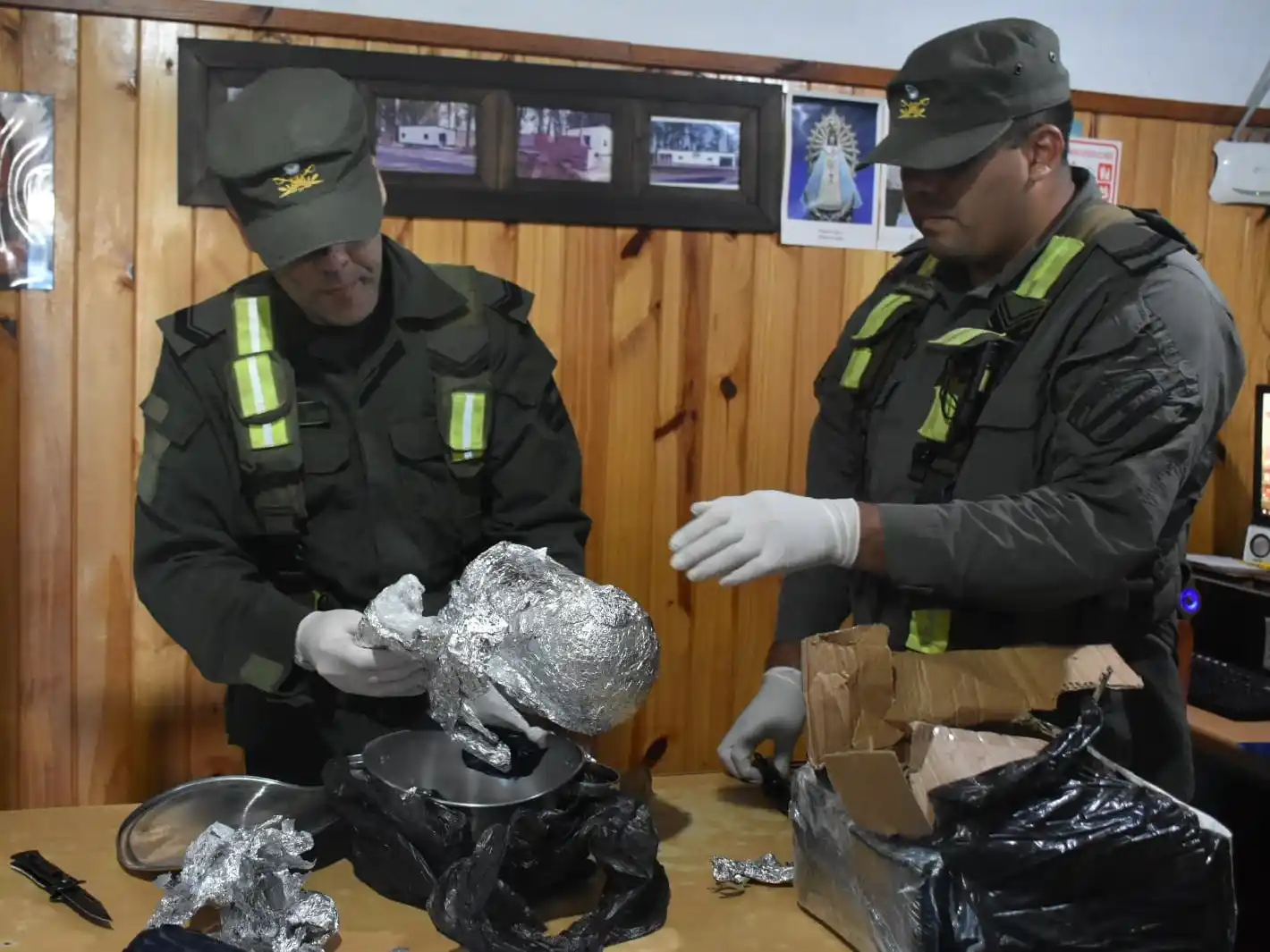 Controlan una encomienda con peso sospechoso y descubren 2 kilos de cocaína ocultos en una olla