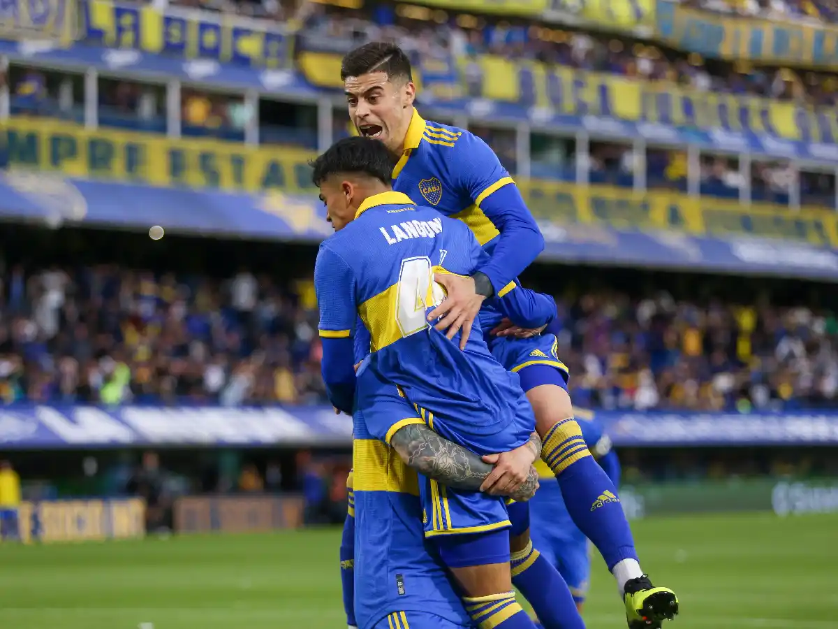 Boca los mira desde arriba