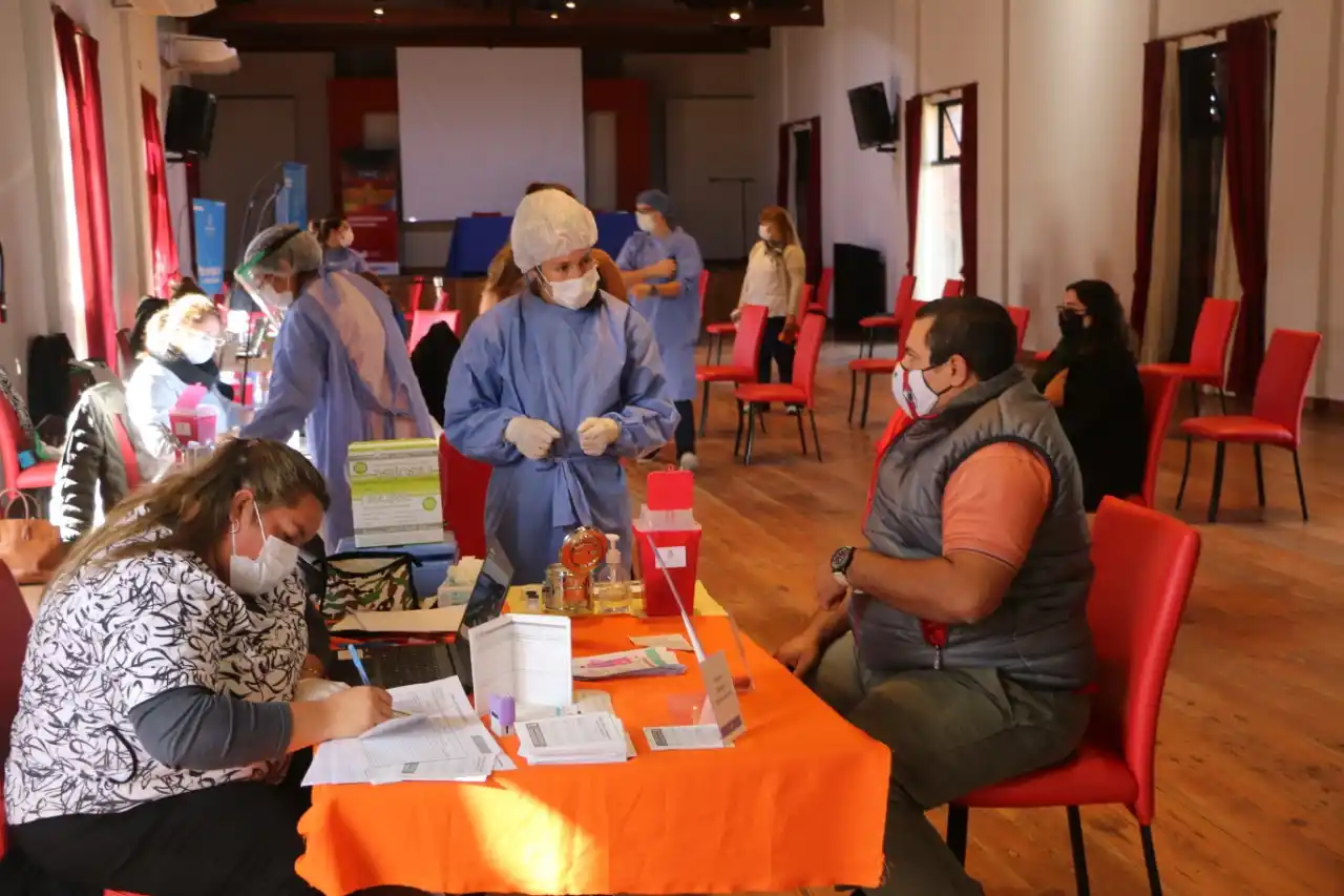 Los mayores de 60 años podrán vacunarse sin turno este viernes: horario y lugar