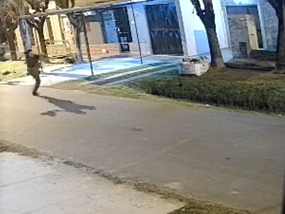 Volvieron los robos en Las Provincias y Simonino: delincuente ingresó a una casa y robó una máquina de cortar pasto