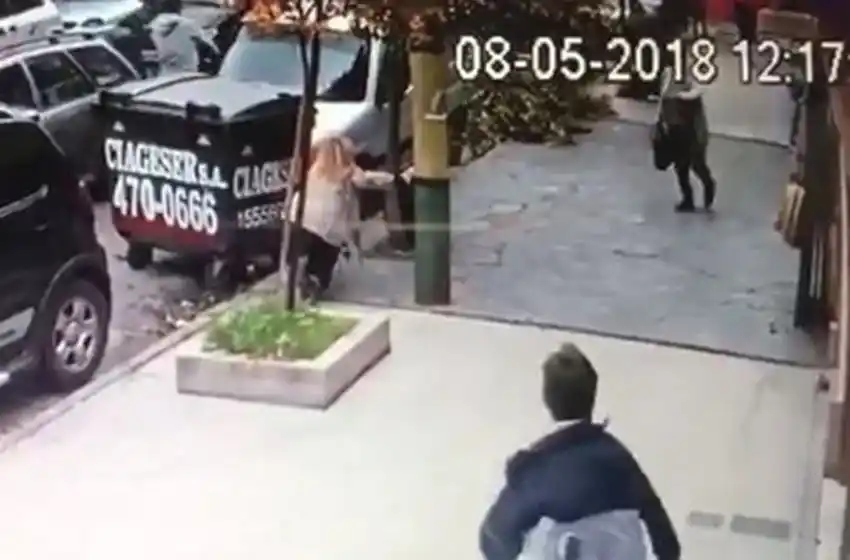 Retiró 60 mil dólares y se lo robaron en una violenta salidera bancaria