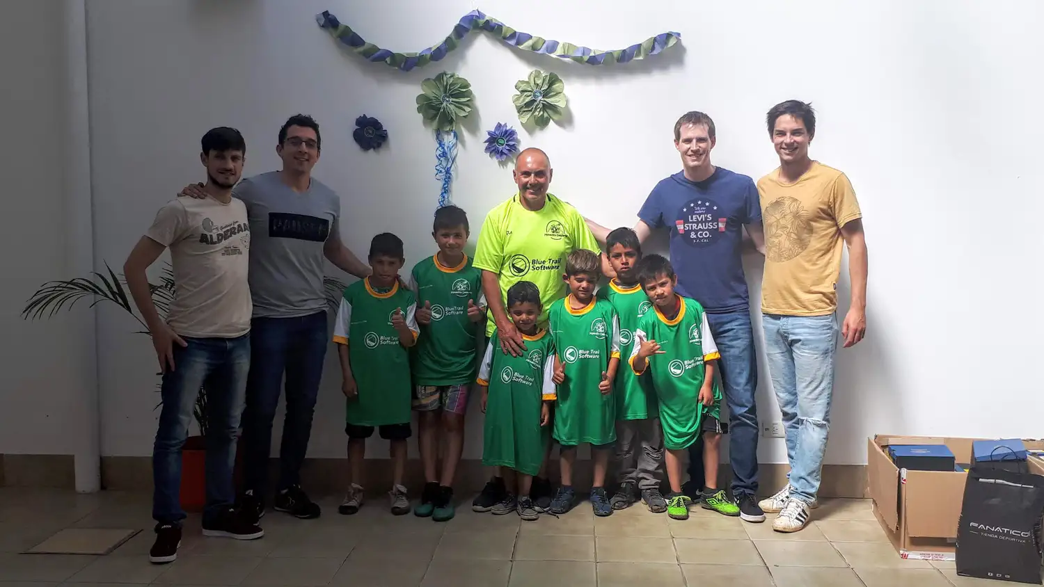 Empresa de software hizo entrega  de indumentaria deportiva  a entidad de bien público