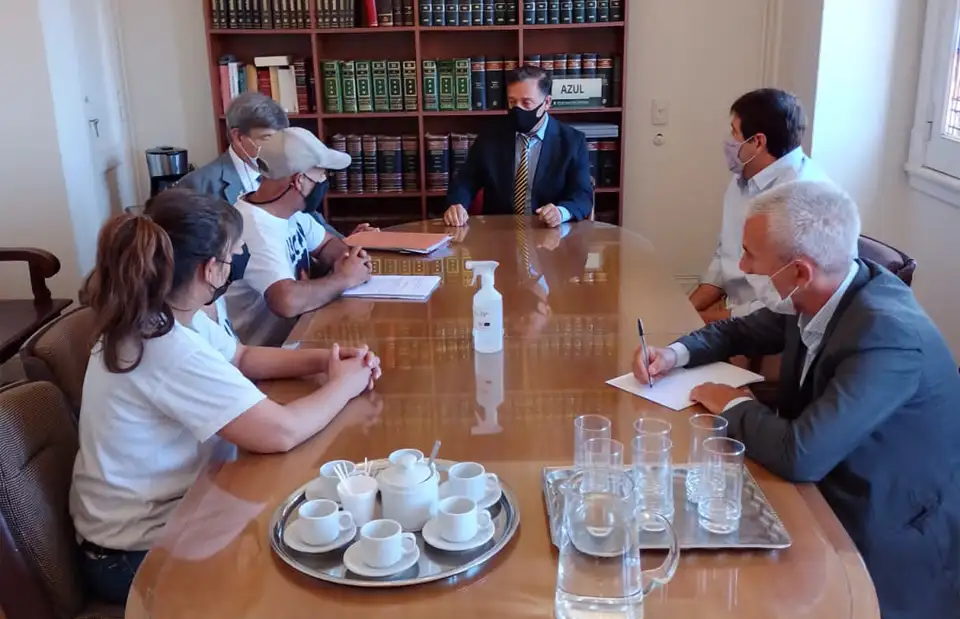 Reunión entre la familia Simón y los fiscales, en vísperas del pedido de desalojo por el acampe