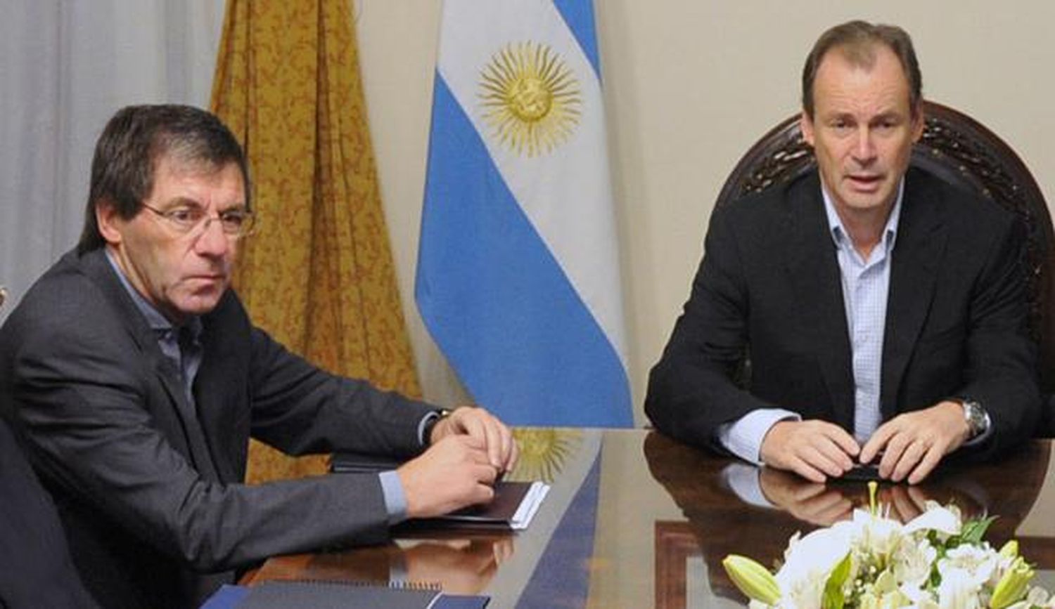 "No se incrementa la deuda, estamos mejorando plazos y tasas", dijo Ballay