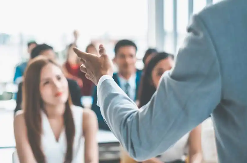 Docentes universitarios reclaman un 15% de aumento salarial y bono compensatorio
