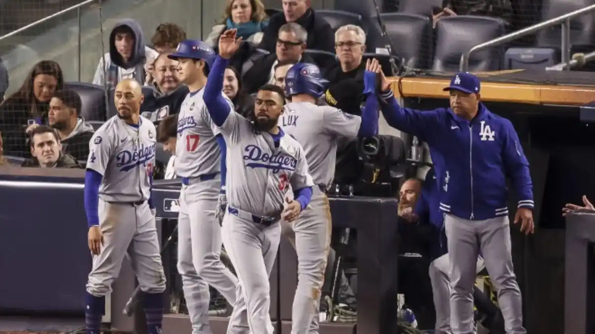 Los Dodgers asaltan Nueva York y se ponen solo a un triunfo de conquistar la Serie Mundial