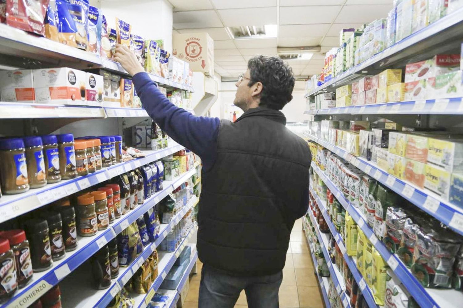 La inflación desaceleró al 4 % pero no logró perforar el piso que esperaba el Gobierno