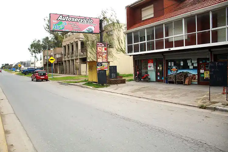 Ladrón solitario con arma asaltó un supermercado en barrio Parque