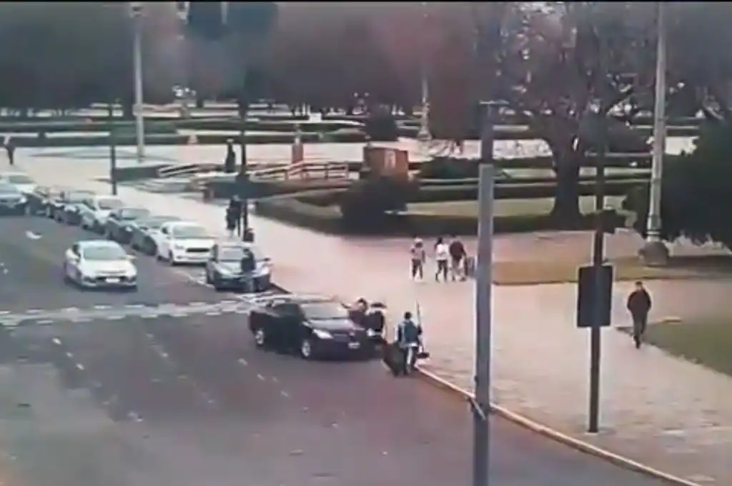 Atropelló a dos barrenderas