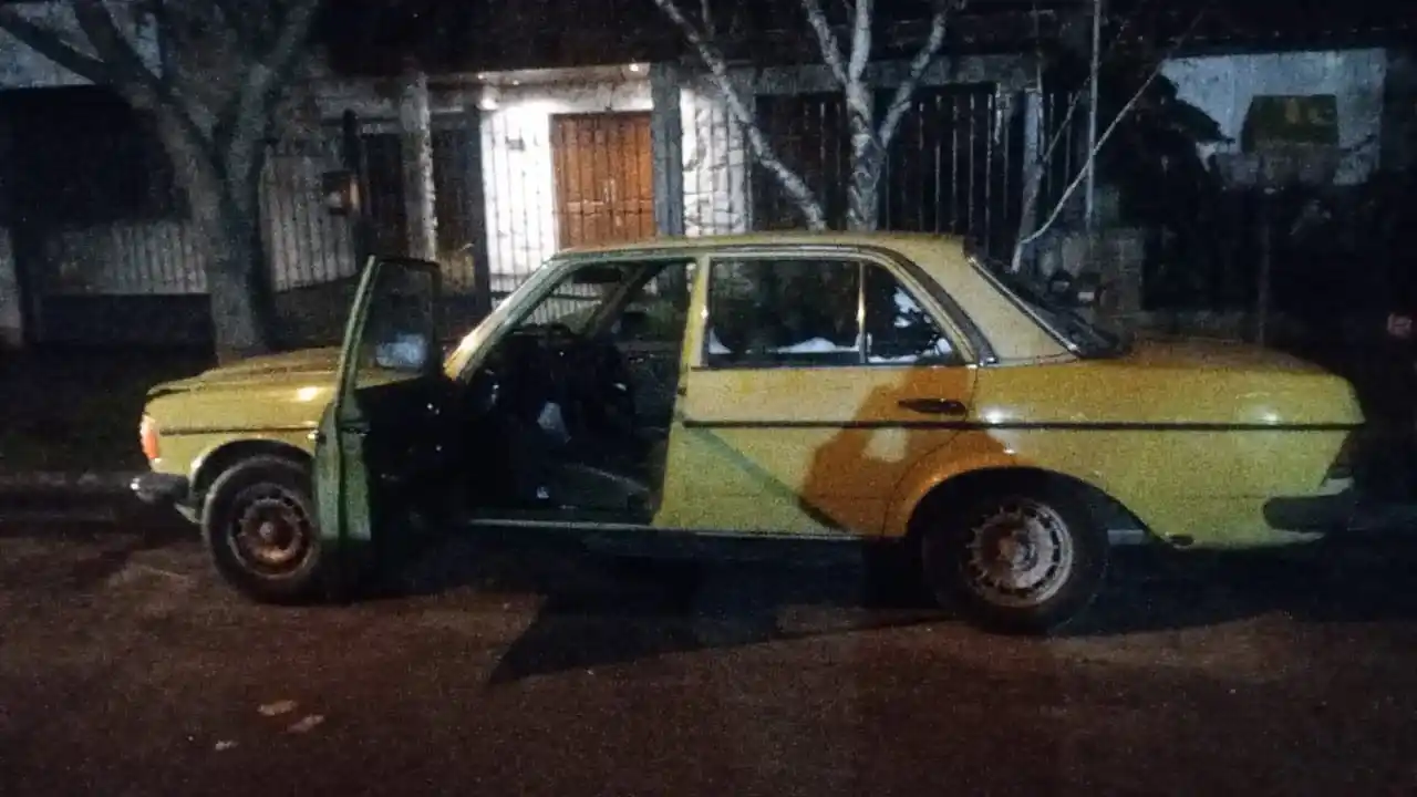 Dos menores aprehendidos por intentar robar un auto en Punta Mogotes