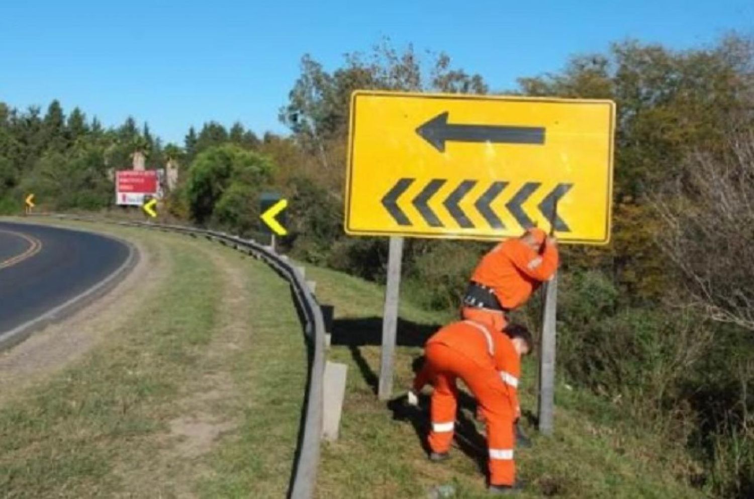 Alertan por el robo sistemático de señales de tránsito en rutas entrerrianas