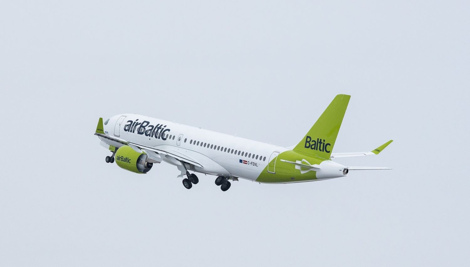 airBaltic Airbus A220