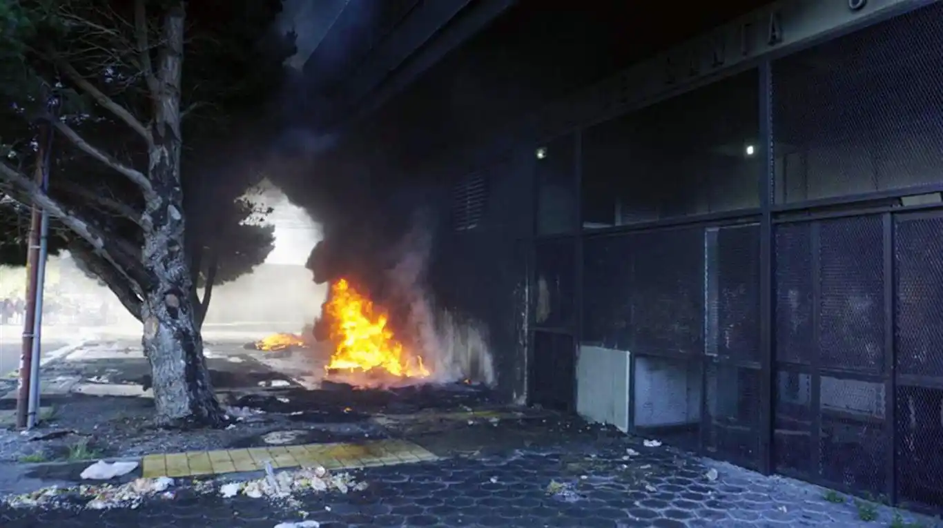 Incidentes en Río Gallegos: balas de goma en la Legislatura