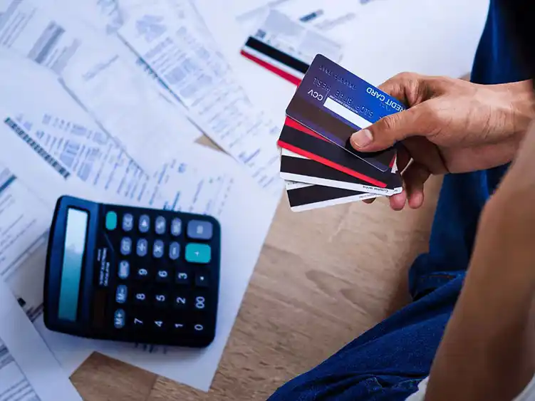 Crecieron las consultas por deudas de tarjetas de crédito en Defensa del Consumidor