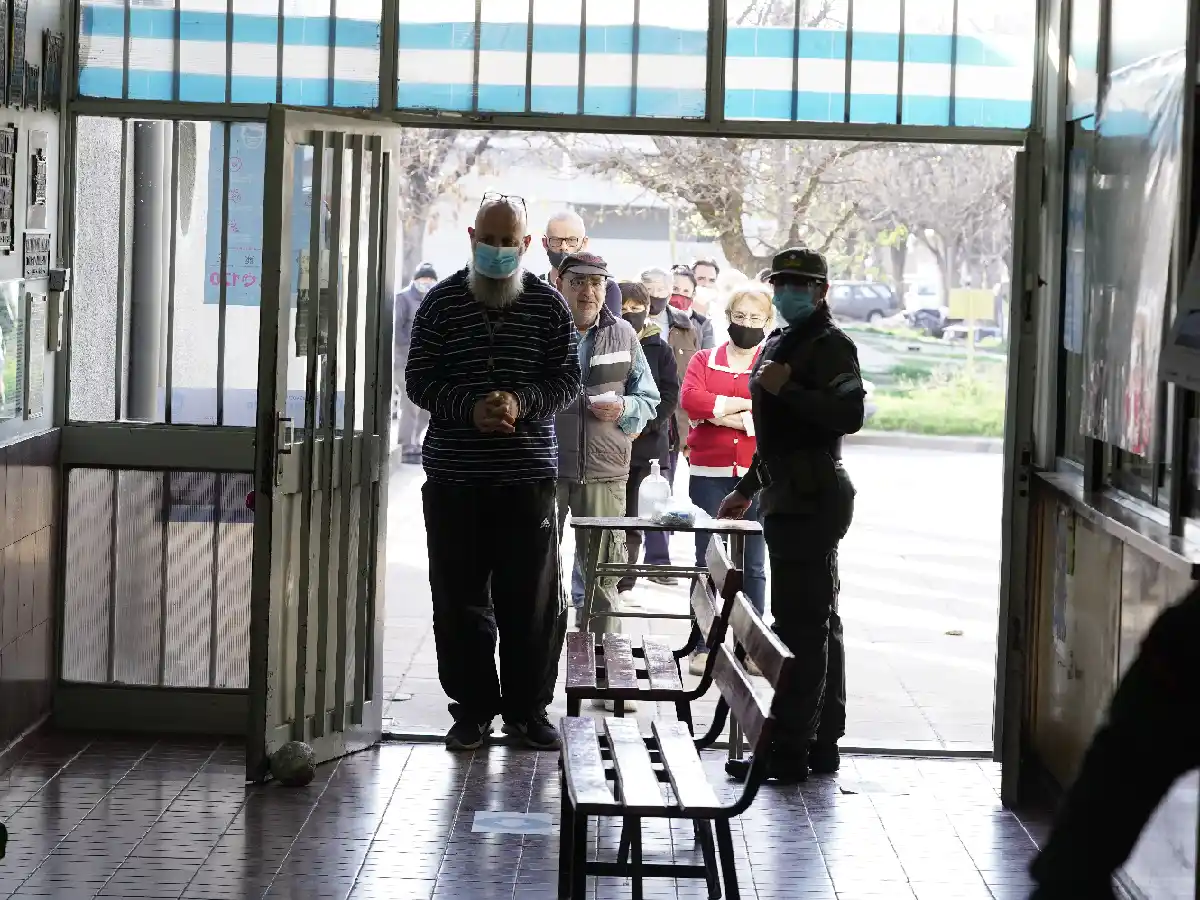 Cambios en el protocolo: las filas podrán realizarse dentro de los establecimientos de votación