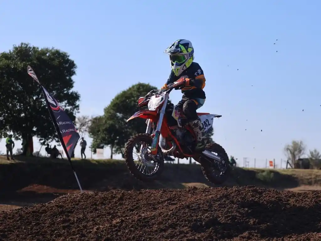 Pilotos gualeyos brillaron en la 5ª fecha del Santafesino de Motocross en Esperanza