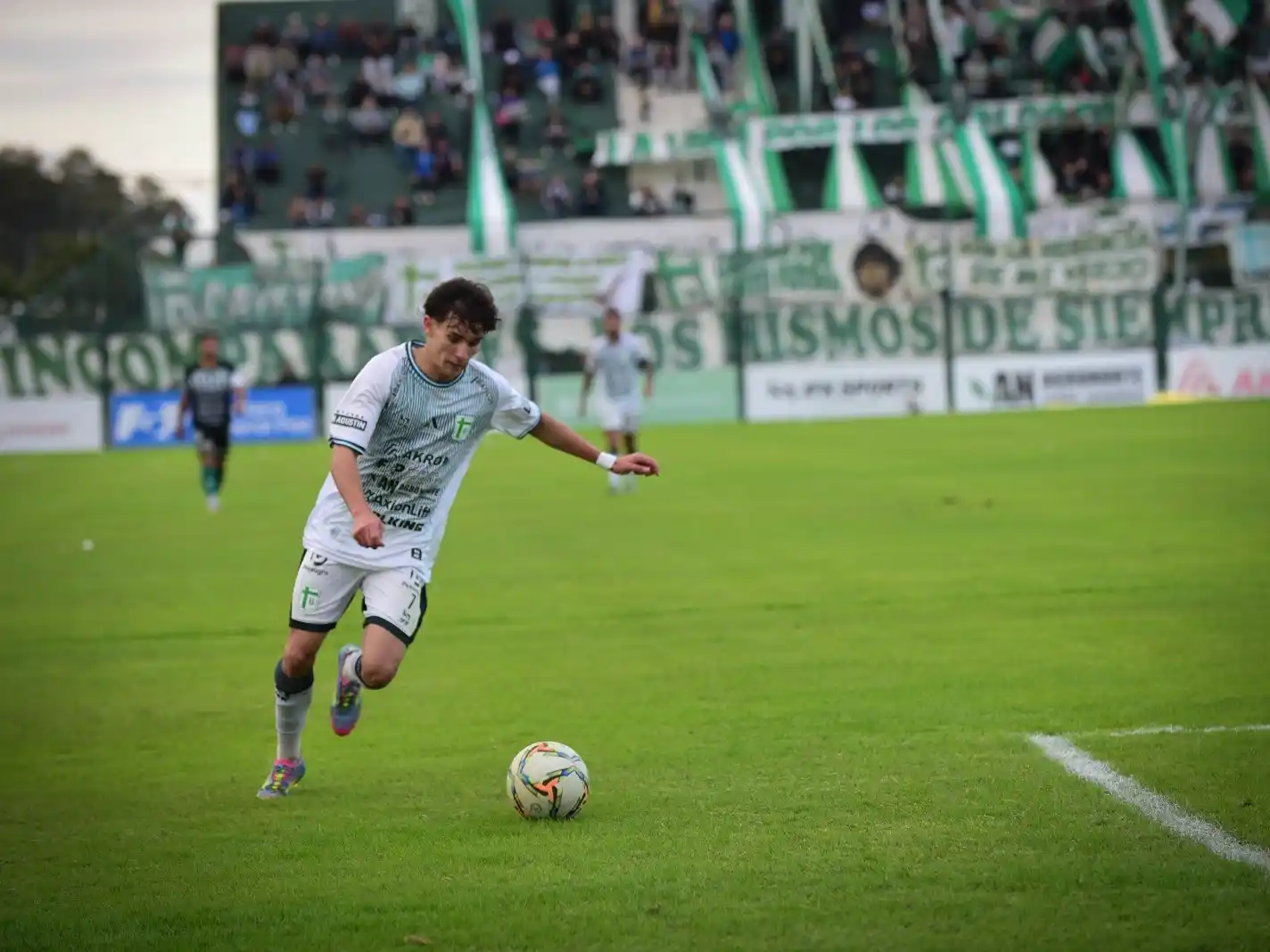 Sportivo sigue de cerca al líder y alimenta la ilusión en Alberione