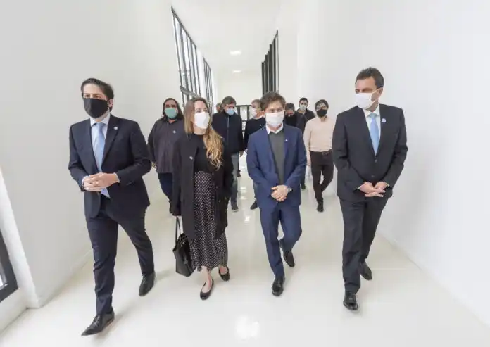 Kicillof dijo que la educación ayuda a “combatir la angustia del aislamiento”