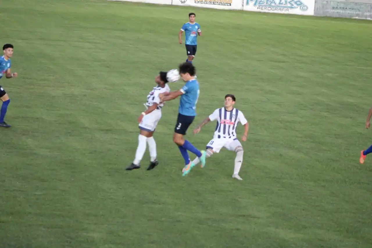 Colonia Elía le amargó la noche a
Libertad y le igualó un partido increíble